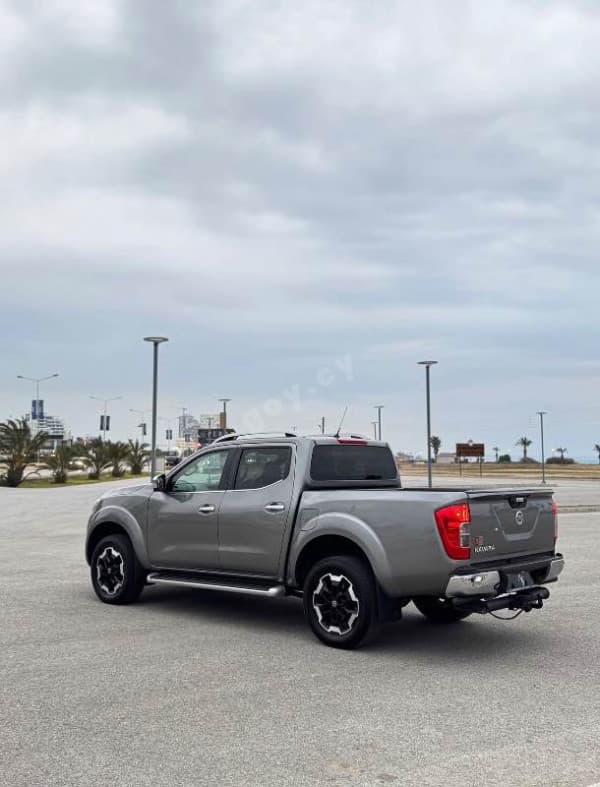 Nissan Navara - Thumbnail 4